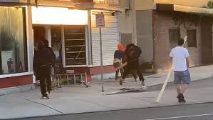 Video Horrific Moment Business Owners And Couple Is Attacked By Looters Daily Mail Online