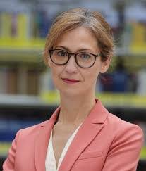 Paula Diehl's Instagram, Twitter & Facebook