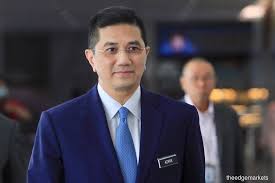 Anak sulung kepada menteri ekonomi, datuk seri mohamed azmin ali bercerita tentang pengalamannya beraya dari kecil. Travel Agency Couldn T Serve Writ On Azmin S Children Court Told The Edge Markets