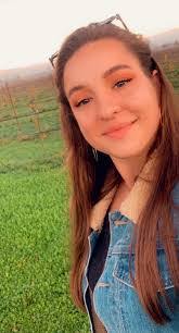 Kelly Aaronson's Instagram, Twitter & Facebook