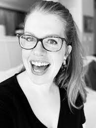 Betsy Sams's Instagram, Twitter & Facebook