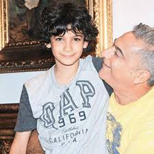 Kıbrıs'ta geçirdiği rahatsızlıktan sonra sağlığına kavuşan mehmet ali erbil'in için ilk eşi muhsine kamiloğlu, beylerbeyi doğa balık babalar günü kutlamasına da dönüşen partiye erbil'in diğen eşleri nergis kumbasar ve tuğba coşkun'la birlikte çocukları, sezin, yasmin ve ali sadi de katıldı. Ali Sadi Erbil Age Birthday Family Howold Co