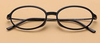 レトロな可愛さ カッコよさ としてお洒落に欠かせないアイテム 抜け感の出る眼鏡 黒縁 フレーム 細いアイテム １ 鼈甲眼鏡フレームメガネ細い激安通販眼鏡 黒縁 フレーム 細いメガネ軽いカタログ小顔女子tr90伊達メガネフレーム 知的眼鏡 文芸風たっぷりの伊達