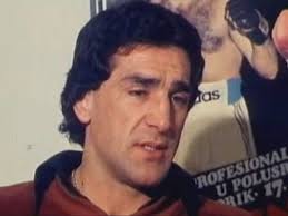 DANAS BI NAPUNIO 67 GODINA! Arkanov sin objavio fotku od pre 26 godina!  Niko nikad je pre nije video! Ono što je na njoj izazvalo je BURU  KOMENTARA! (FOTO)