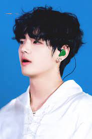 Fans overwhelmed with bts new hair colors in 2019 taehyung. Bts S V S Haircut During Their Concert In Riyadh Is A New Army Favorite Kissasian