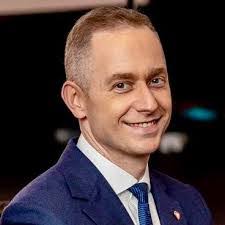 Robert Bienkowski's Instagram, Twitter & Facebook