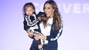 The discography of american country artist jana kramer consists of two studio albums, twelve singles, three promotional singles, ten music videos, and two album appearances. Nach Zwei Fehlgeburten Jana Kramer Erwartet Zweites Baby Promiflash De