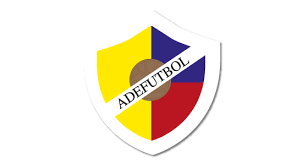 El escudo se vuelve a aplicar en sus colores oficiales, señala el artículo de este portal. Autopsia A Un Balon Revista Bacanika
