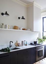 Trouvez des inspirations et idées pratiques pour tous vos projets au quotidien sur pinterest. Des Appliques Dans La Cuisine Pour Eclairer Le Plan De Travail Cuisine Minimaliste Cuisines Design Design De Cuisine Moderne
