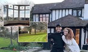 Stacey chanelle clare solomon is an english singer and television personality. Stacey Solomon S Pickle Cottage Inside Star S New Essex Mansion As Fans Rush To Rightmove Express Co Uk