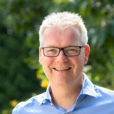 Ich habe einen neuen Job und arbeite jetzt als Abteilungsleiter Tiefbau bei  Henrich Baustoffzentrum GmbH & Co. KG.