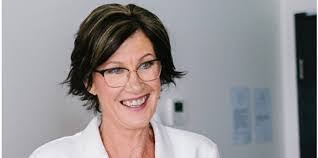 Robyn Platt's Instagram, Twitter & Facebook