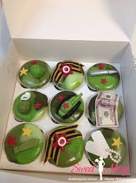 как украсить торт на 23 февраля своими руками фото Kliknite Dlya Zakrytiya Kartinki Nazhmite I Uderzhivajte Dlya Peremesheniya Kapkejki Keks S Pomadkoj Dizajnerskie Torty