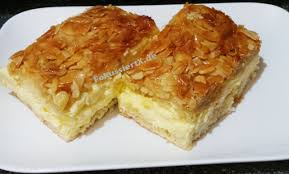 Diesen bienenstich buk ich auf theos wunsch hin, er bat mich um einen beitrag zu seinem lieblingskuchen. Bienenstich Kuchen Rezept Schritt Fur Schritt Anleitung