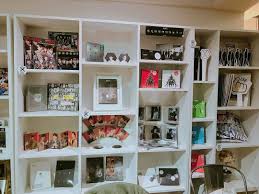 Maybe you would like to learn more about one of these? Intip 10 Ide Desain Kamar Kpop Untuk Para Penggemar Korea Artikel Spacestock