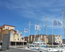 Les Drapeaux De Gruissan Flottent Sur Le Port Photo De Cinefil Gruissan Touriste Photos