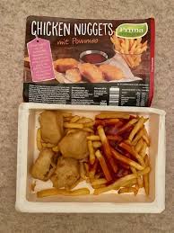 Gebackene mozzarella sticks mit pommes frites. Netto Prima Chicken Nuggets Mit Pommes Und Sweet Chili Sosse Zubereitet Naschkater Com Das Sussigkeiten Marketing Blog