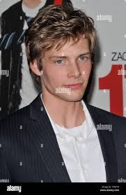 Hunter Parrish's Instagram, Twitter & Facebook