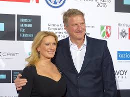 Goldene kamera sprach mit der gräfin, die selbst dem schlesischen adelsgeschlecht entstammt, über das royale paar, ihre journalistische arbeit und den wandel in der monarchie. Anton Hofreiter Familie Thinking Meme