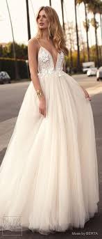 Découvrez une sélection de robes de mariée aux finitions. Robe De Mariee Princesse A Jupon En Tulle 66 Robes De Mariee De Princesse Qui Font Rever Elle