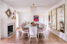 Art deco style was influenced by art nouveau's use of motif depicting nature, sunrises, flowers and shells but of course, as time passed, it was… Art Deco Dining Room Hollywood Regency Dining Room