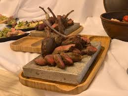 Ratele de schimb sunt actualizate automat, ceea ce asigură acuratețea informațiilor necesare. Curb