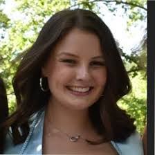 Sarah Lapinski's Instagram, Twitter & Facebook