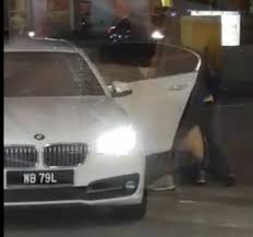 Cara cek plat nomor kendaraan dan pemilik kendaraan secara online dan offline, via e samsat dan juga via sms, serta berdasarkan plat wilayah. Sembangderas Oh Mudahnya Buat Jahat Guna Nombor Plat Palsu Dan Kita Relaks Saja