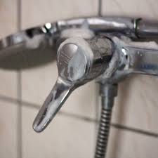 Erhalte wöchentlich die 5 besten tipps ich putze mit dem klarspüler mein ganzes bad (fliesen, amaturen, duschabtrennungen,boden,wc etc.). Alles Blitzt Und Funkelt Mit Klarspuler Frag Mutti