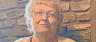 Art community comes together to complete new…