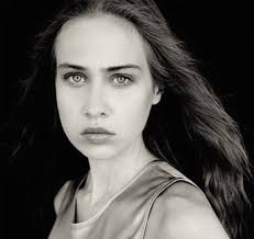 Fiona Apple with a cutout artwork of her dog Janet (made by Patrick  Bucklew) photo: Beatrice De Dea