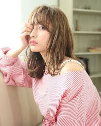 おでこが狭い女性に似合う前髪まとめ 女性らしさがupするヘアスタイルをご紹介 folk 似合う前髪 ヘアスタイル おしゃれな髪型