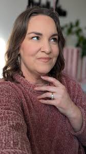 Follow for more unique makeup tips and tricks! , #redaspenlove  #joyfullyglam #mascara #makeupeducation #cleanmakeup