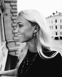 Black Friday night is here !! Från kl 00 inatt till kl 24 natten till  lördag är det black friday. Något som vi självklart vill vara en del av. Du  får hela