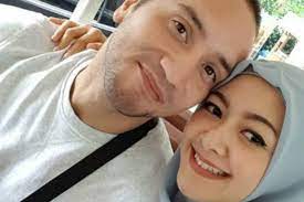 Pasangan latah, gary iskak dan pasha van krab, di film mangga muda bikin orang terhibur #garyiskak #pashavankrab #filmmanggamuda. Masih Cinta Sederet Seleb Ini Kembali Rujuk Pasca Cerai Ada Yang Rela Jadi Istri Muda