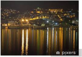 As conveyors and rails everywhere at the entrance of the downtown mark, this bleak industrial town leaning against a steep mountainfoot with just a small section of downtown lying on flat ground is surrounded. Poster Zonguldak Stadt Und Hafen Bei Nacht Pixers Wir Leben Um Zu Verandern
