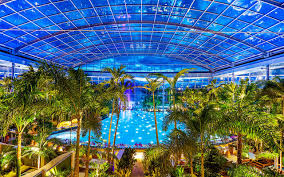 Teile der alten stadtmauer und drei wehrtürme, die zur stadtbefestigung gehörten, sind vorhanden und stehen neben gebäuden moderner architektur. Free Time Therme Euskirchen Welcome Hotel Euskirchen