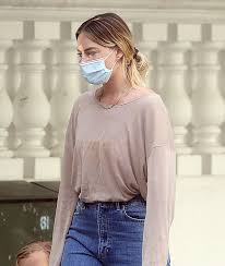 Margot elise robbie was born on 2 july 1990 and she is an australian actress and also a movie we have gathered some of margot robbie's hottest images that feature margot robbie's face and body. Missing Home Margot Robbie Wears A Face Mask And Looks Downcast In London Australiannewsreview