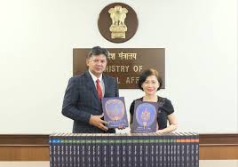 थाईलैंड की अपनी आधिकारिक यात्रा के दौरान, भारत के प्रधान मंत्री, महामहिम पैटोंगटार्न  शिनावात्रा द्वारा भारत के प्रधान मंत्री, महामहिम ...