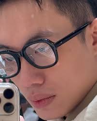 Đến với @JinsVietnam thật sự ấn tượng với không gian, cách trưng bày tinh  tế và đúng vibe “Japanese minimal” mà Alex thích. Khiến việc chọn kính trở  thành một trải nghiệm cá nhân hơn bao giờ hết., Thử ...