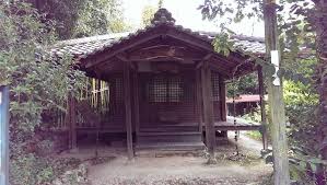 this small semi abandoned shrine known as taimatsu ya is just a short walk from chihayaguchi station in the far sout japanese shrine explore japan heian period