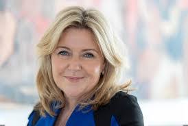 Angela Mortimer's Instagram, Twitter & Facebook