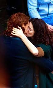 Yet, since i made it, all i've done is feel bad and get upset because everyone is simply posting depressing things. Image Result For Sam Heughan Caitriona Balfe Kissing Bts Sam Heughan Caitriona Balfe James Fraser Outlander Sam Heughan Outlander