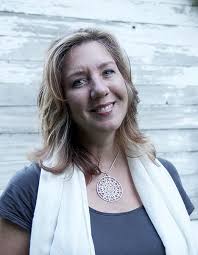 Amazon.com: Feisty After 45: The Best Blogs from Midlife Women (Anthologies  For and By Women): 9780988398016: Ambrose, Elaine: Books