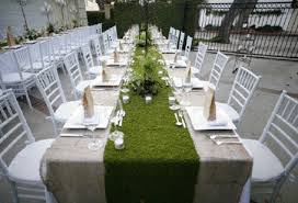 Never Thought Fake Grass Could Look Classy Kind Of Loving This Burlap Tablecloth Table Cloth Moss Table Runner