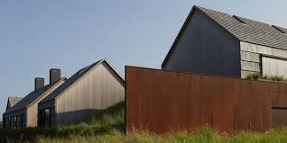 House Tour A Long Island Potato Barn Becomes A Sophisticated Family Home Contemporary Cottage Hamptons Style Homes Contemporary Barn