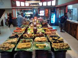 Mulai dari 8,000 idr hingga 25,000 idr, tergantung lauk yang dipilih. Menikmati Masakan Khas Sunda Di 9 Rumah Makan Bandung