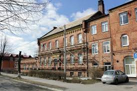 Между городами налажено автобусное и железнодорожное сообщение. Zdaniyu Bolnicy Mamonovo Rekomendovan Status Pamyatnika Nesmotrya Na Varvarskij Remont Foto Novosti Nedvizhimost Kaliningrada Novyj Kaliningrad Ru
