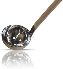 Kerafactum Schopfkelle Schaumkelle Kelle Gelocht Klosskelle Lochkelle Siebkelle Klossloffel Hochglanzend Aus Edelstahl 37 Cm Volumen 70 Ml Kellendurchmesser 6 5 Cm Zum Abseihen Von Kartoffelklossen Scoop Ladle Amazon De Kuche Haushalt