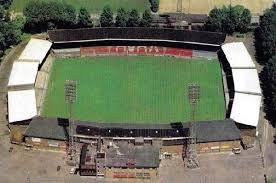 Met minder dan 19.000 plaatsen staat je club niet in de top 10. Ajax Stadion De Meer Amsterdam Voetbalstadions Schansspringen Marco Van Basten